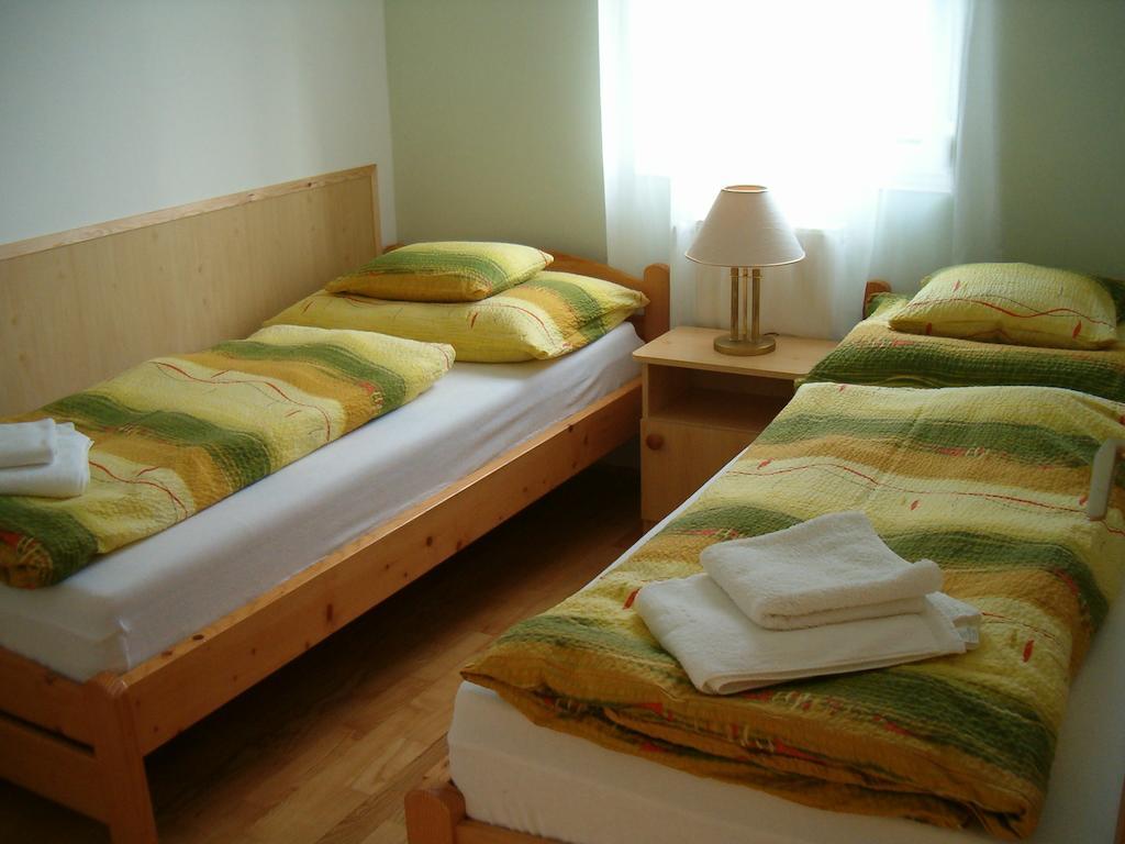 Madach Apartman Heviz Luaran gambar