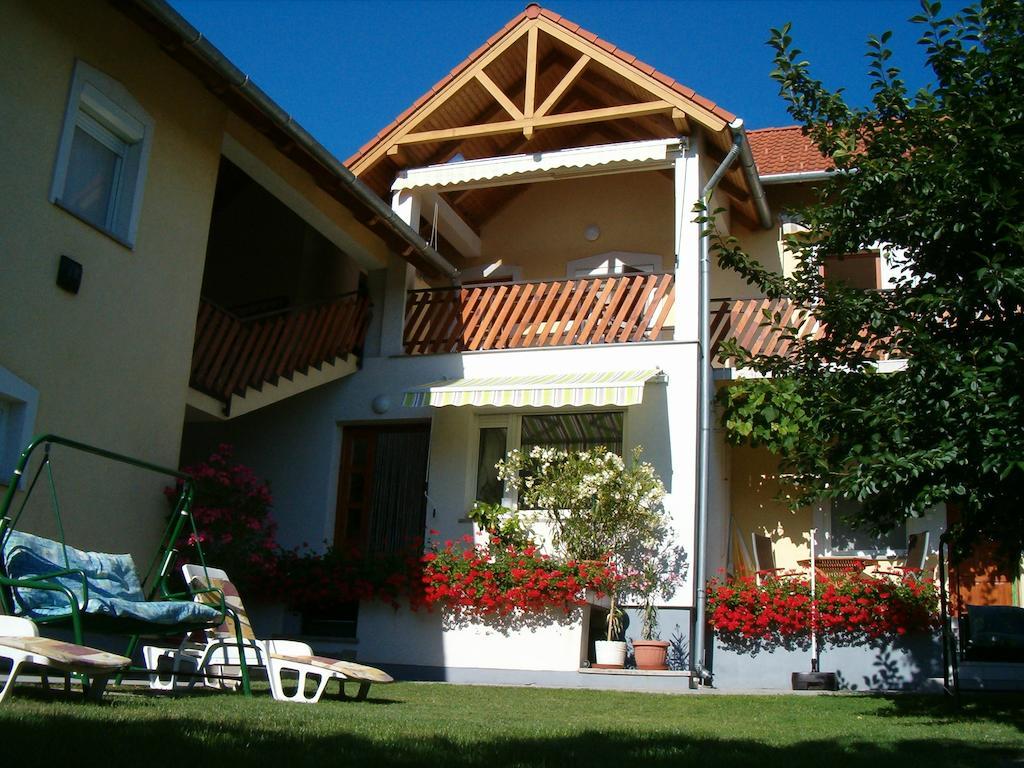 Madach Apartman Heviz Luaran gambar