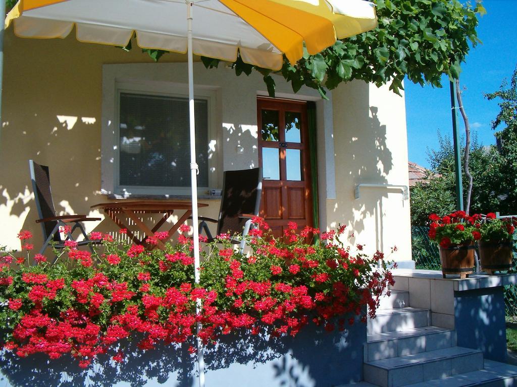 Madach Apartman Heviz Luaran gambar
