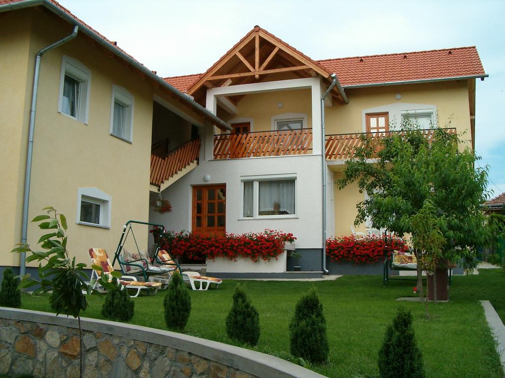 Madach Apartman Heviz Luaran gambar